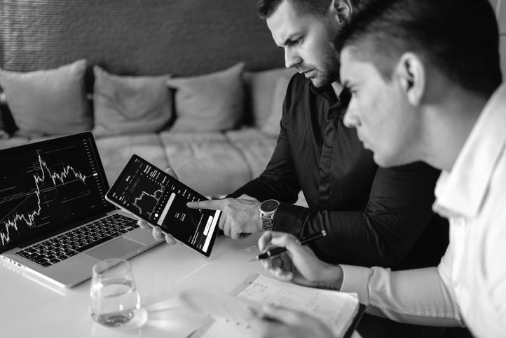 How to Choose a Financial Consultant in the UAE insight featuredImage